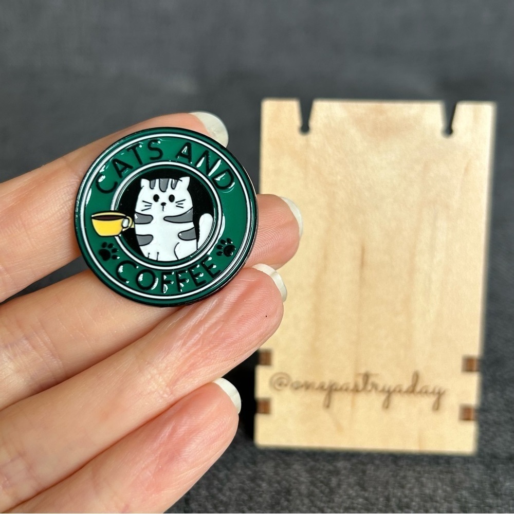 Fun, Kawaii Style CATS AND COFFEE Circle Brooch Pin, Green, Black
